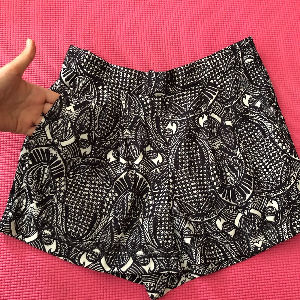 Pattern Shorts - Picture 3 of 4
